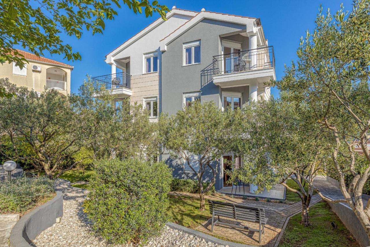 Island Resort Mihaela - Happy Rentals 特罗吉尔 外观 照片