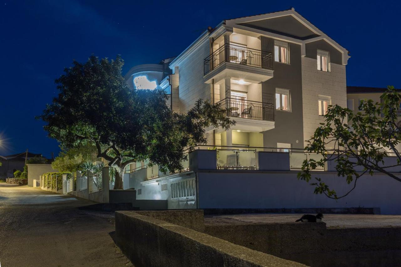 Island Resort Mihaela - Happy Rentals 特罗吉尔 外观 照片