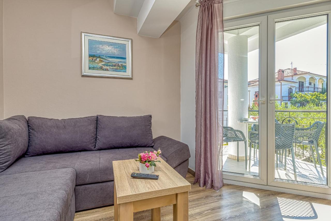 Island Resort Mihaela - Happy Rentals 特罗吉尔 外观 照片