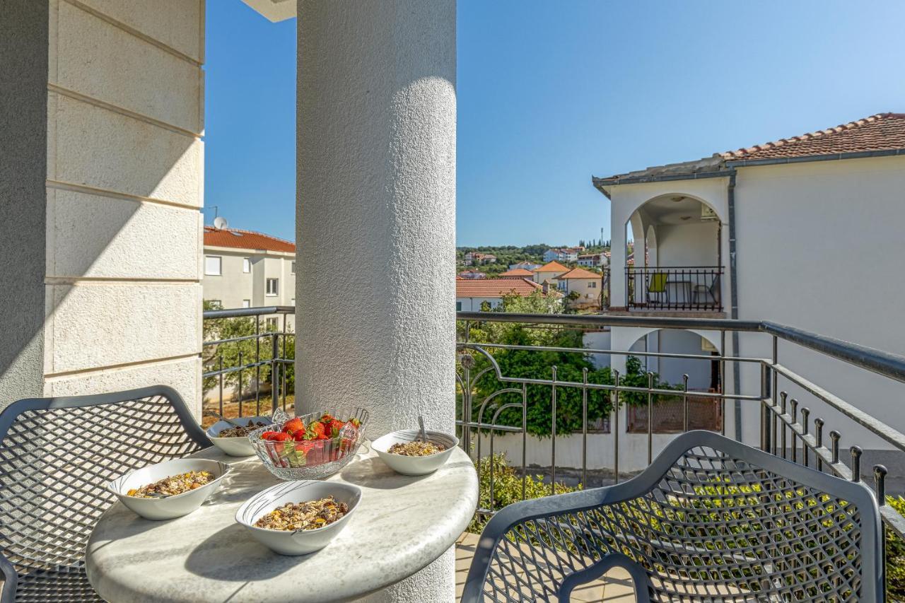 Island Resort Mihaela - Happy Rentals 特罗吉尔 外观 照片