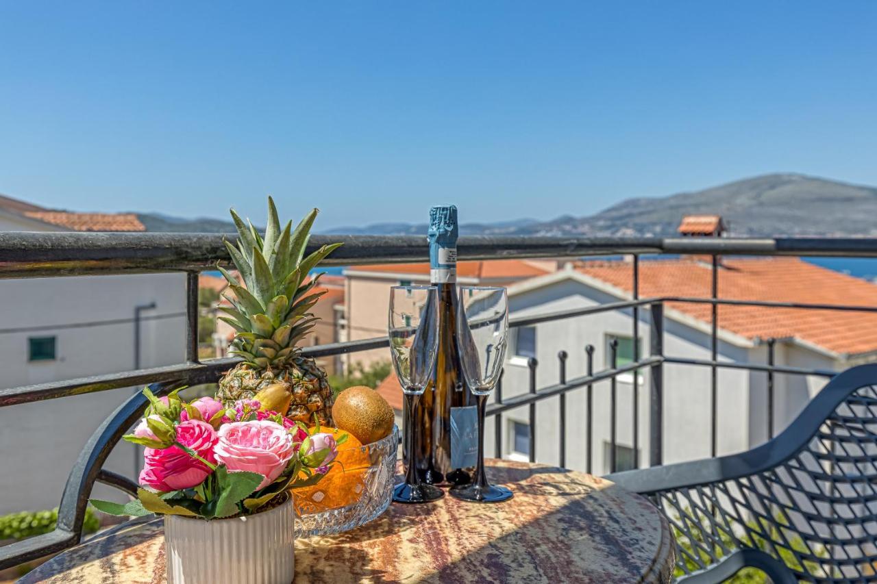 Island Resort Mihaela - Happy Rentals 特罗吉尔 外观 照片